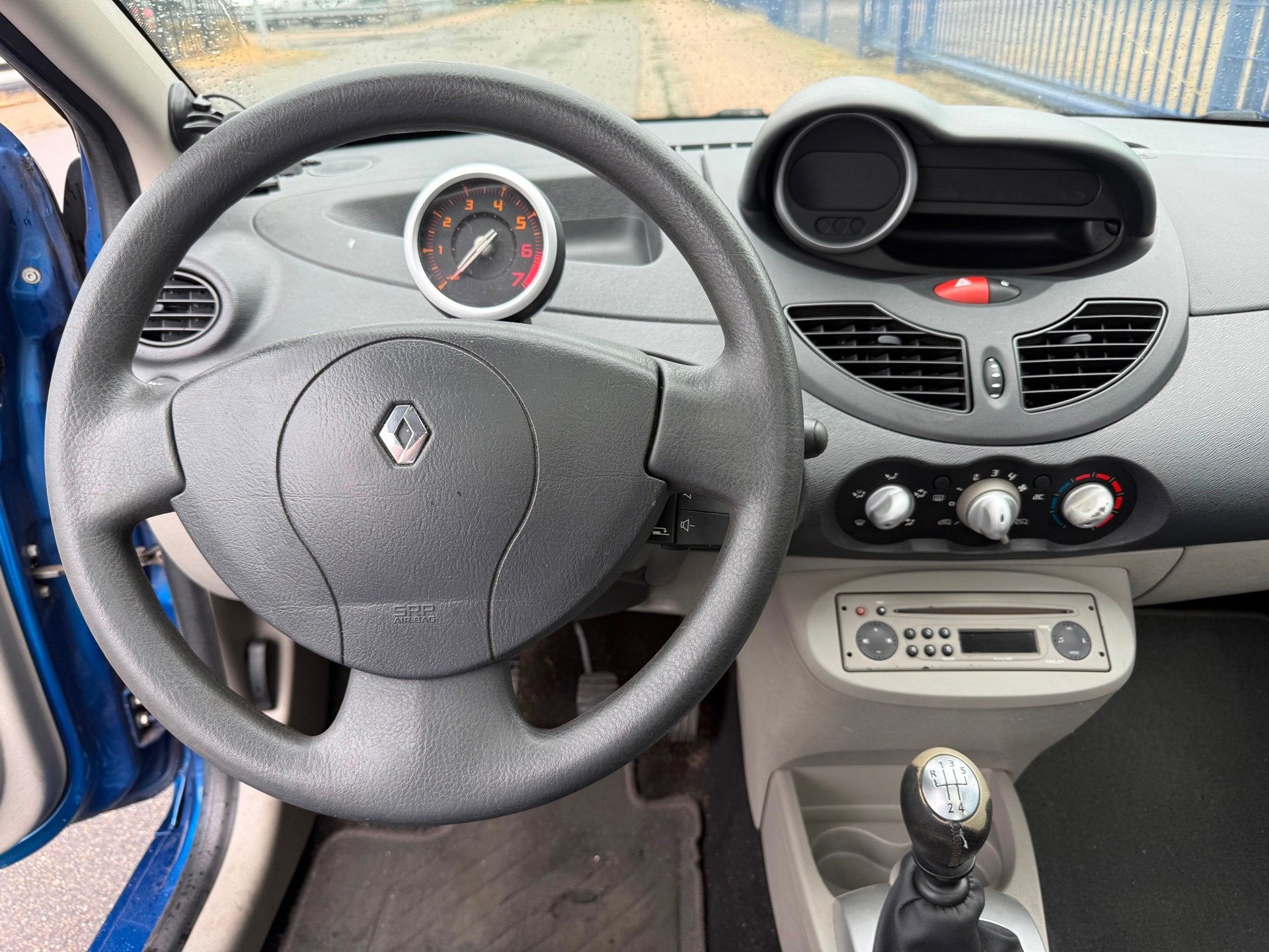 Foto 21 van Renault Twingo 1.2-16V SPORT*AIRCO*16 INCH*AKTIEPRIJS!