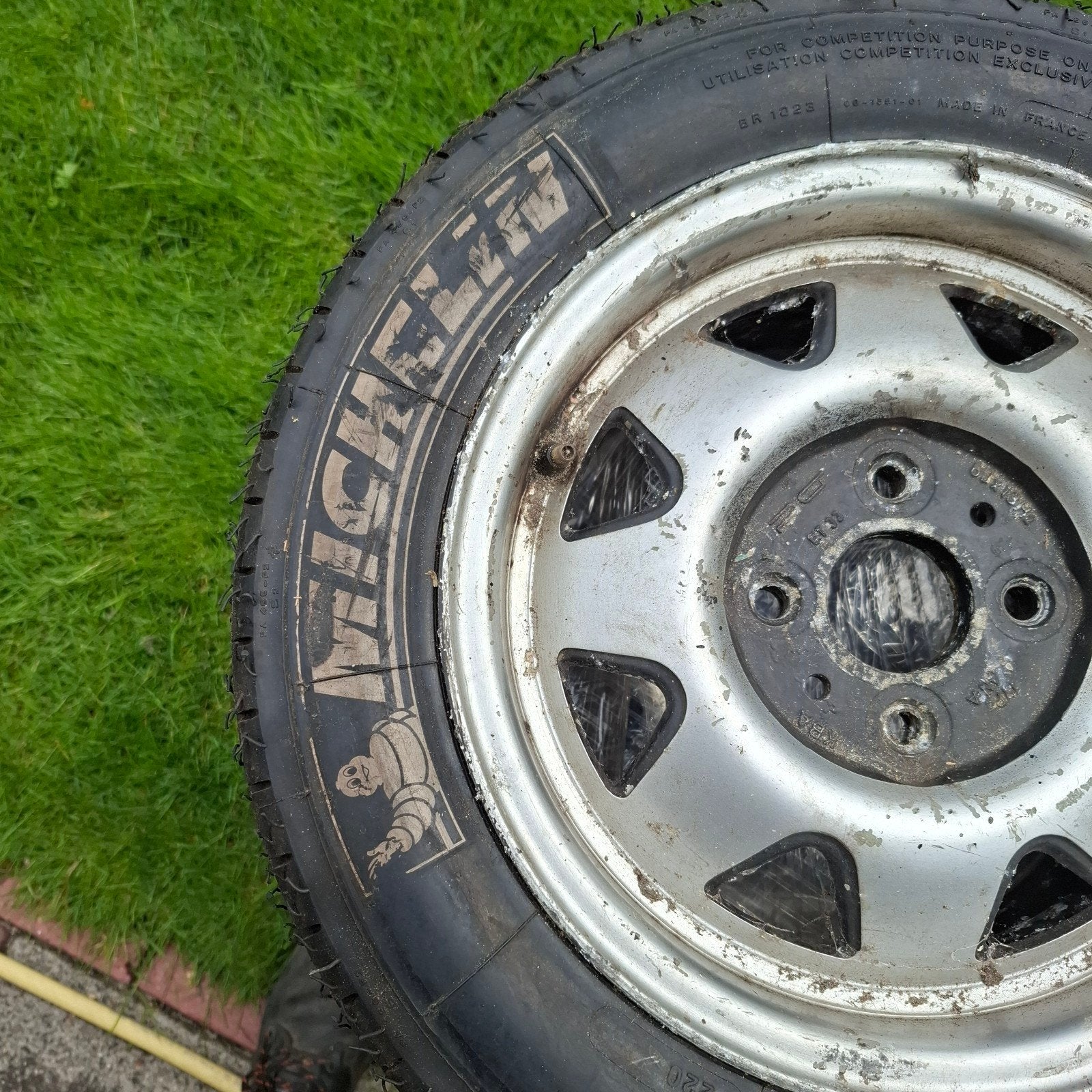 Michelin regen banden 16/53-13 op 6j lm velgen, Ophalen