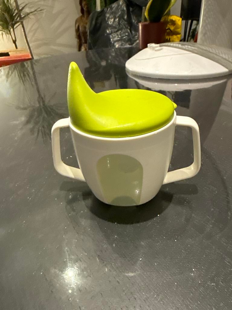 IKEA BÖRJA Tuitbeker met handvatten - Wit/Groen, Kinderen en Baby's, Kinderspulletjes, Gebruikt, Ophalen