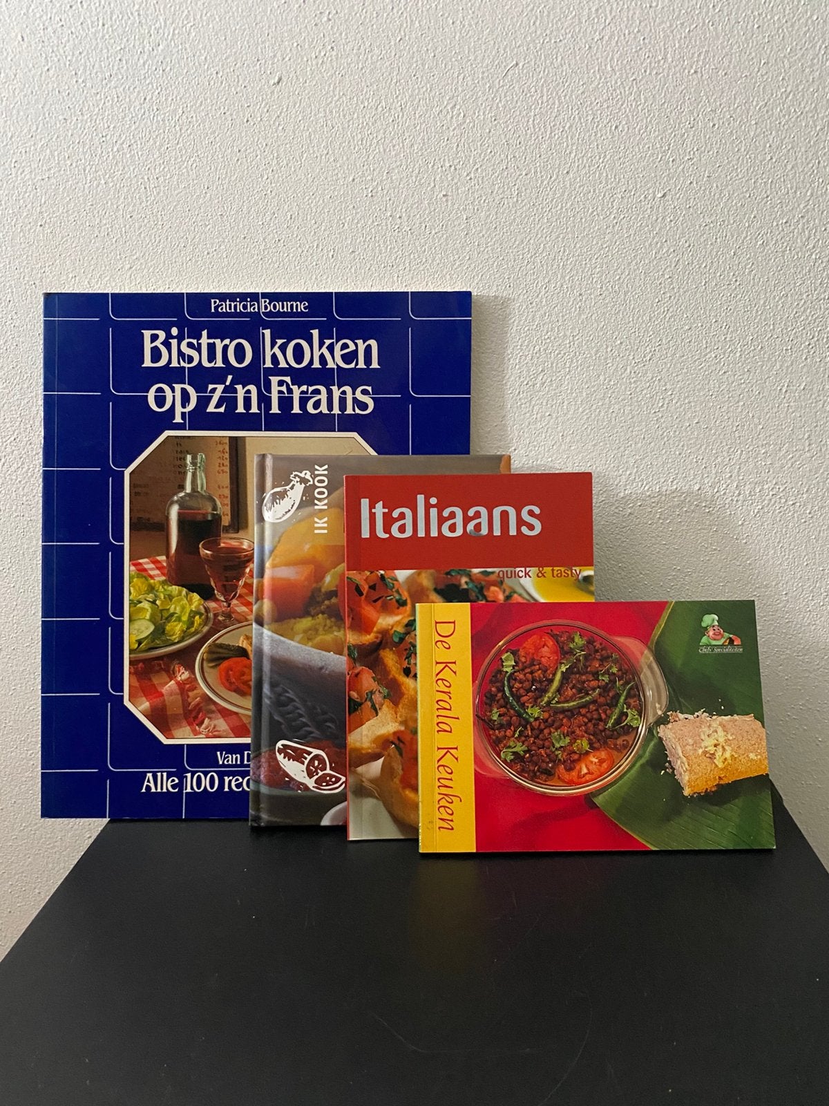Set van 4 leuke vintage kookboeken – retro & sfeervol!, Ophalen of Verzenden, Zo goed als nieuw, Azië en Oosters, Voorgerechten en Soepen