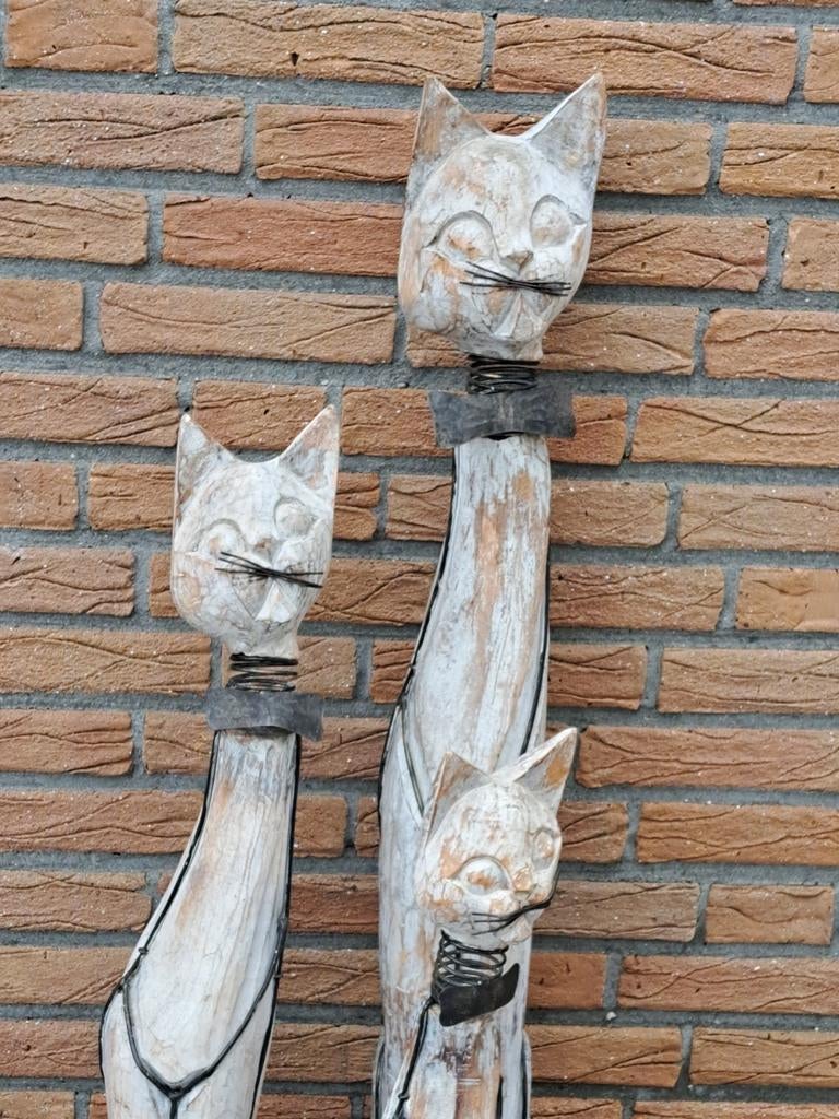 3 mooie houten poezen met ijzeren bewerkt., Verzamelen, Beelden en Beeldjes, Verzenden, Zo goed als nieuw, Dier