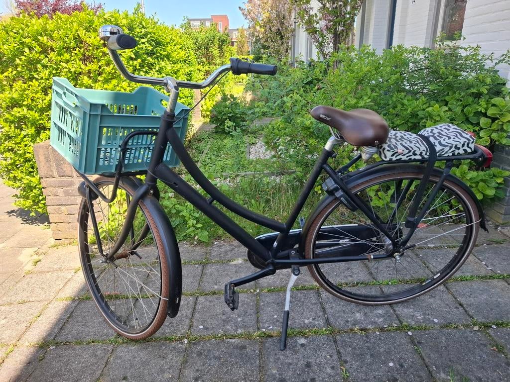 28 inch zwarte transportfiets met voor en achterdrager, Ophalen, Gebruikt, Terugtraprem, Versnellingen