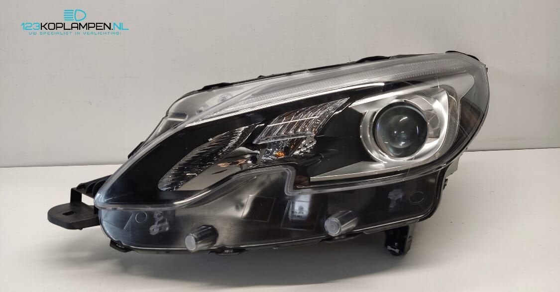Peugeot 2008 Facelift Led koplamp links, Gebruikt, -, -, Ophalen of Verzenden