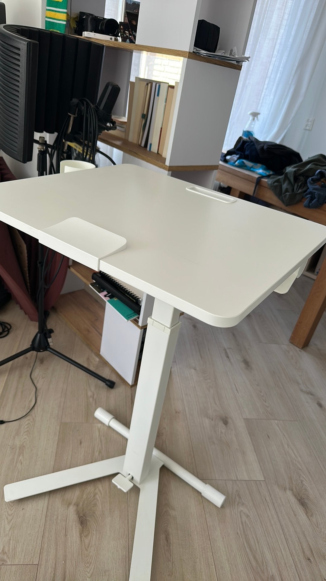 IKEA MITTZON Laptoptafel met wieltjes, wit, 66x50 cm, Ophalen, Gebruikt, IKEA, Computerbureau
