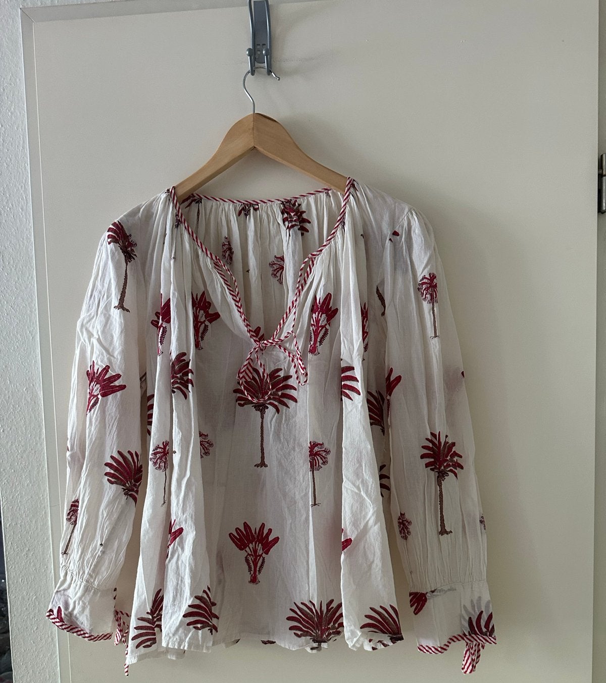 Antik Batik Palmio Blouse - Rode Palmbomen Print, Kleding | Dames, Ophalen of Verzenden, Zo goed als nieuw, Maat 34 (XS) of kleiner
