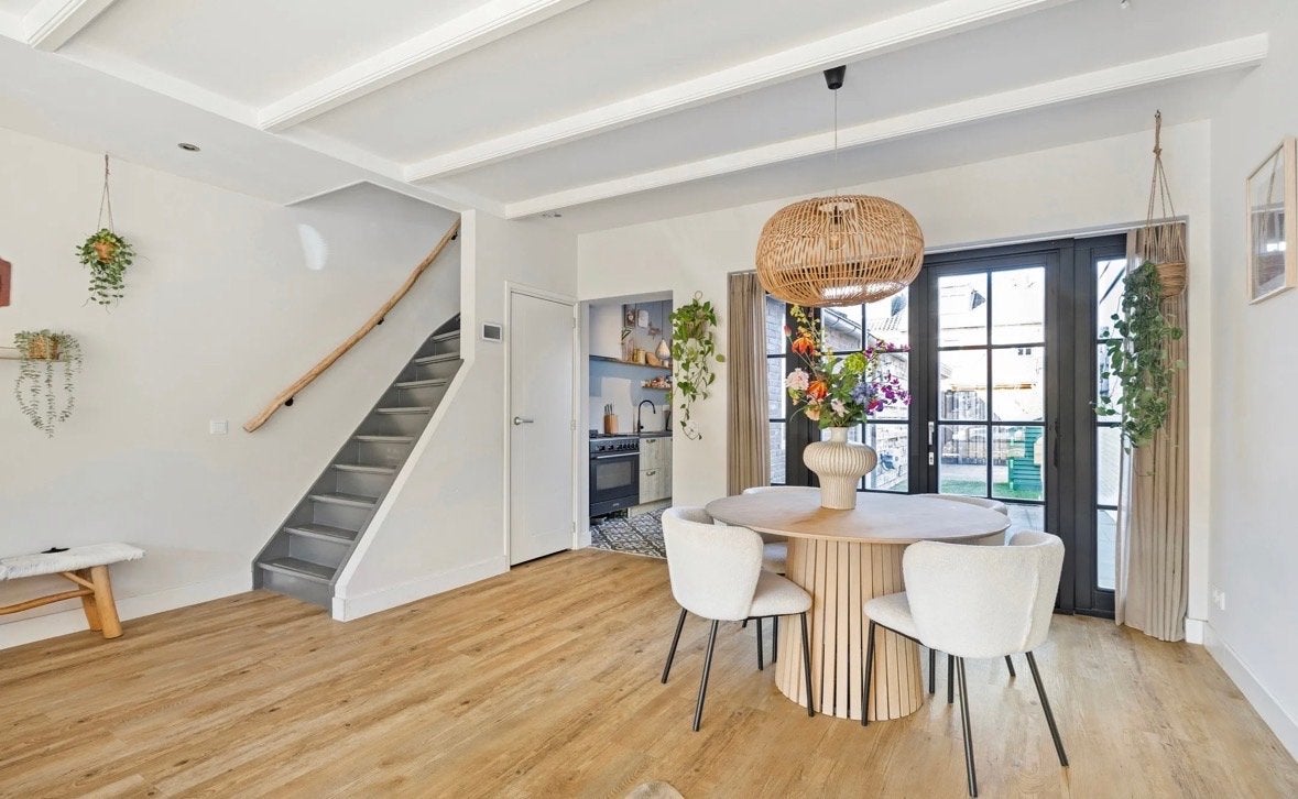 Woonkamer Inrichting:Bank, Eettafel,stoelen, TV-kast, Ophalen