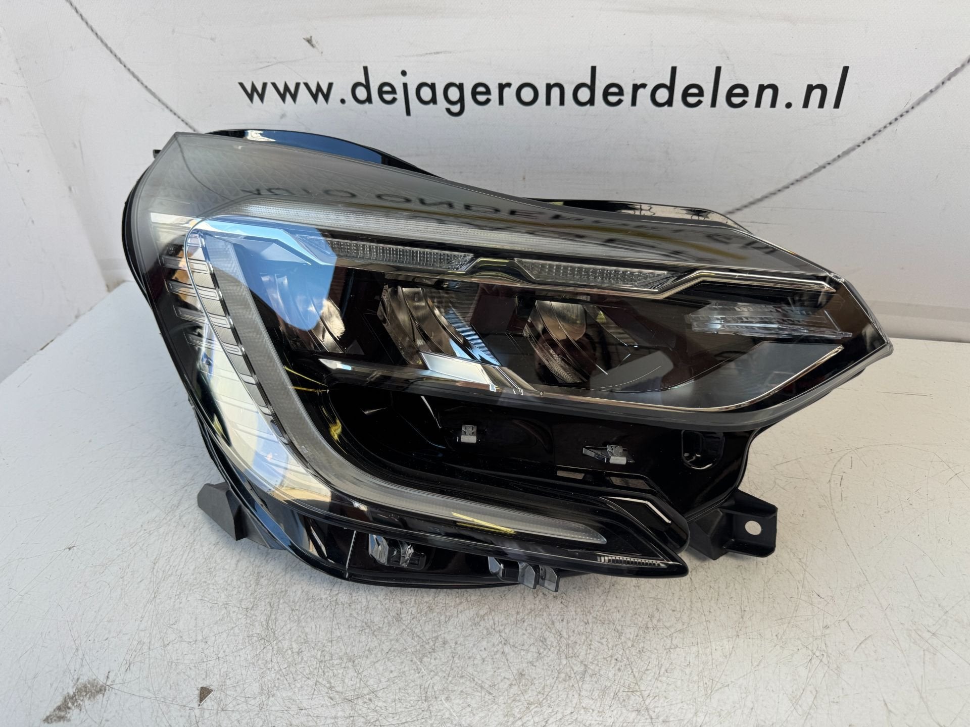 RENAULT CAPTUR II KOPLAMP LED PURE VISION 260104525R RECHTS, Renault Group, Gebruikt, Contact.group@renault.com, Renault