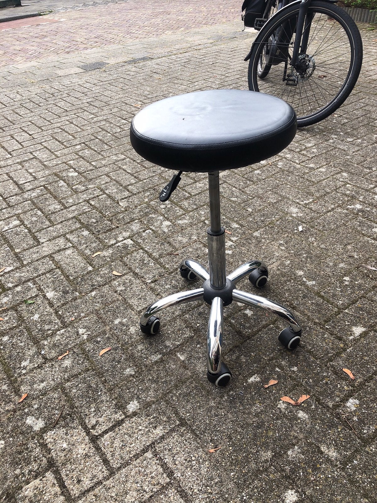 Twee hoog /laag krukken. (Wobble kruk is verkocht), Ophalen, Gebruikt, IJzer