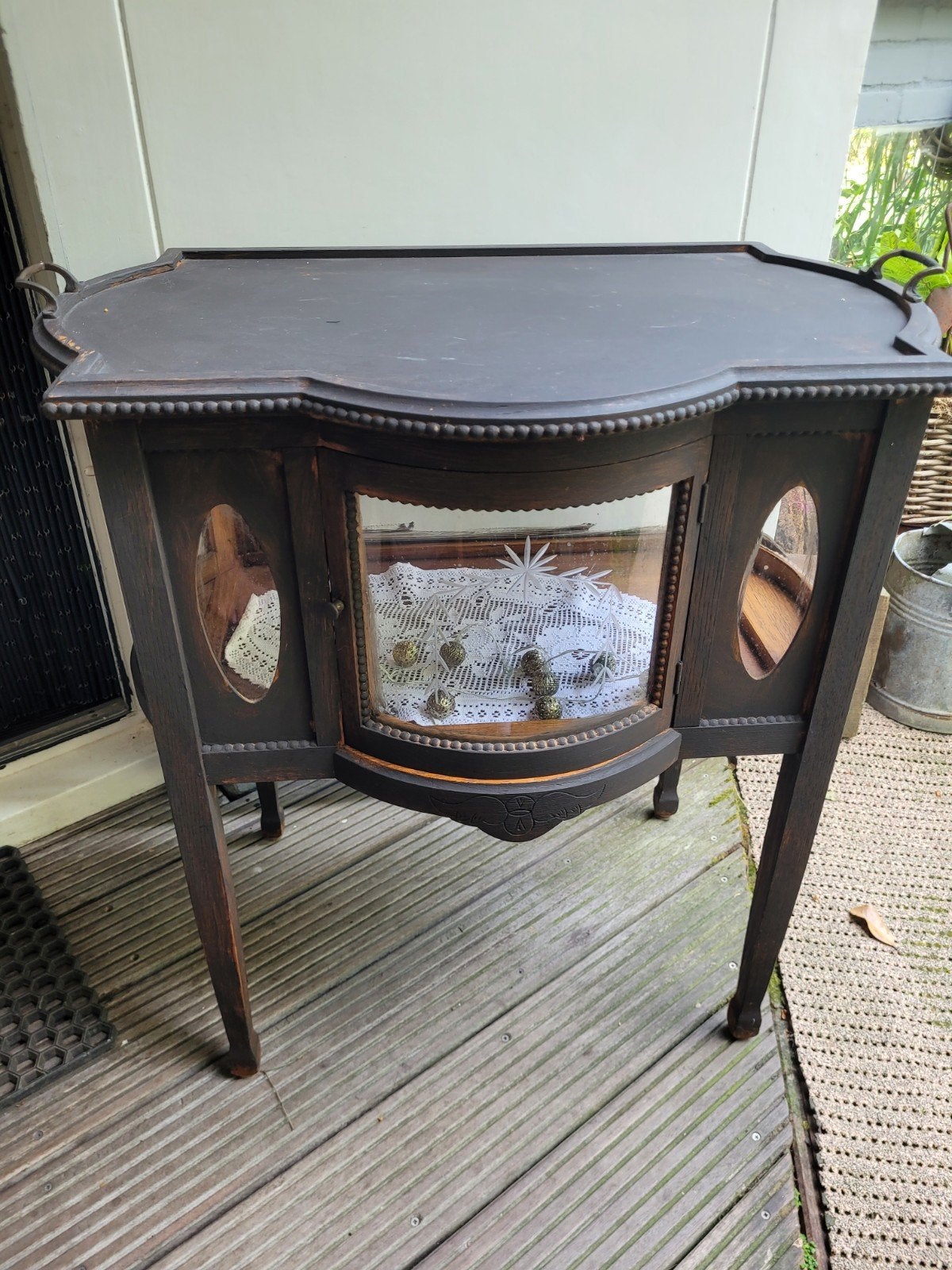 Antieke houten theewagen met glazen vitrine, Ophalen