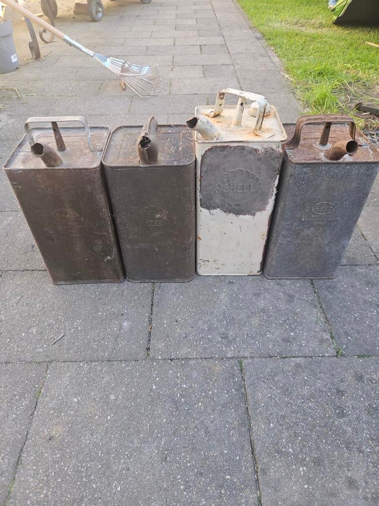Set van antieke olieblikken /jerrycans, Auto diversen, Overige Auto diversen, Ophalen