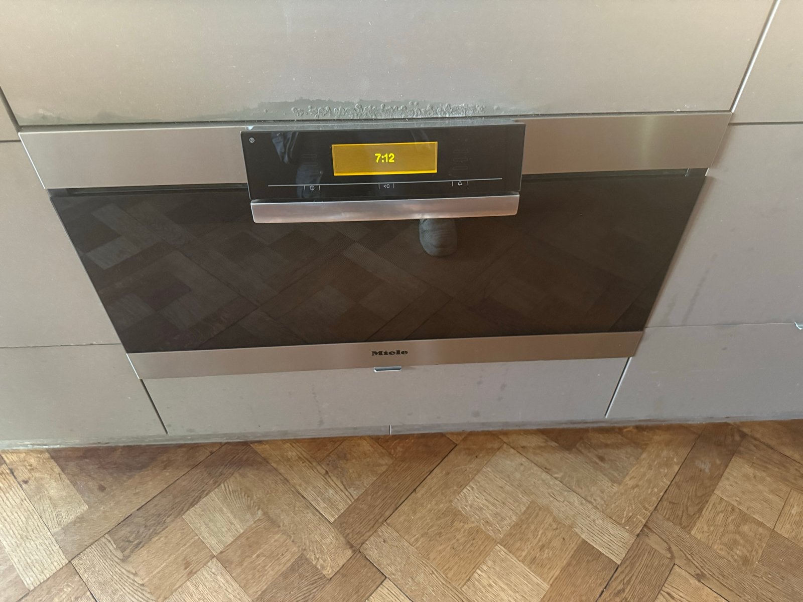 Moderne keuken met eiland en Miele/Siemens apparatuur, Ophalen, Gebruikt, Bruin, Kunststof