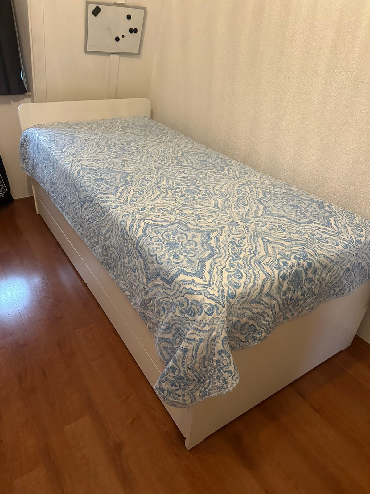 Mooie bed met pax hoekkast van Ikea, Huis en Inrichting, 90 cm, Eenpersoons, Ophalen of Verzenden, Zo goed als nieuw