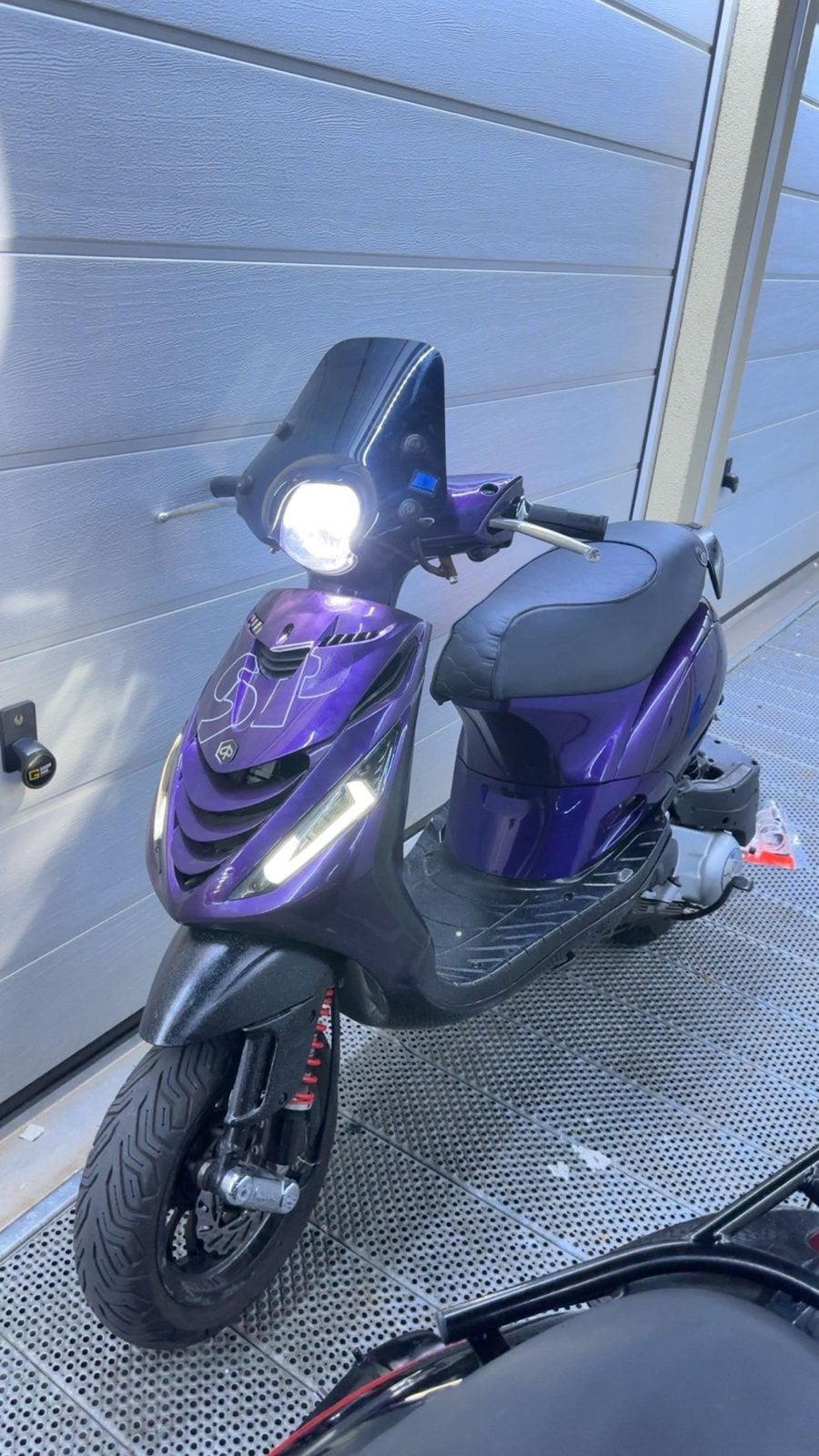 Piaggio Zip 150cc 4t 2024 Unieke paarse uitvoering, Ophalen of Verzenden, Gebruikt, Benzine, Zip
