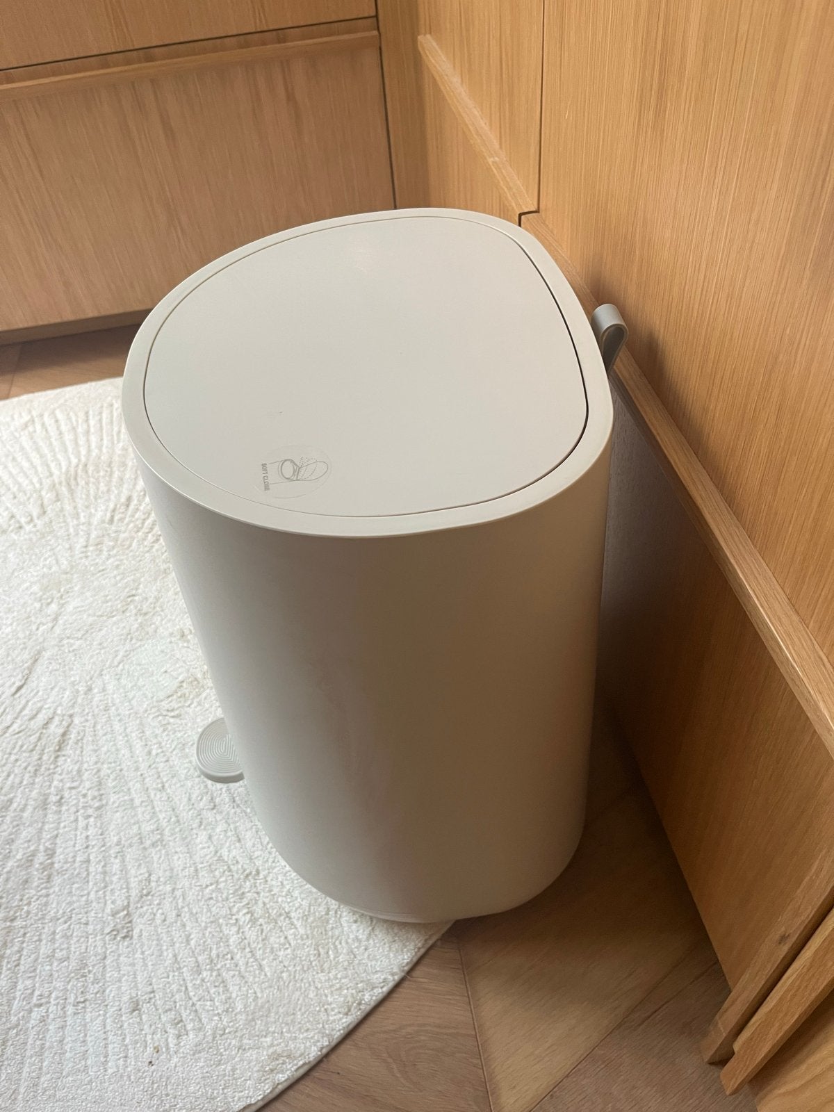 Kwantum afvalemmer 30 liter crème/zand - Goede staat, Ophalen, Gebruikt, Met pedaal, 50 tot 75 cm