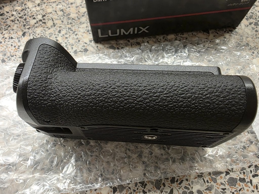 Combideal: 1 Panasonic Lumix Battery Grip +  Jupio Accu's, Ophalen of Verzenden, Nieuw, Panasonic, Batterygrip