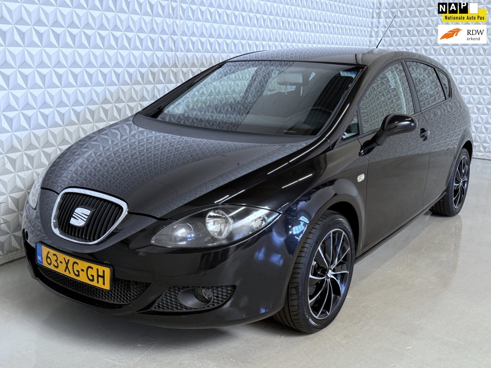 Seat Leon 1.6 Airco Cruise Trekhaak + APK t/m 07-2027 (2007), Auto's, Gebruikt, 4 cilinders, Leon, Zwart