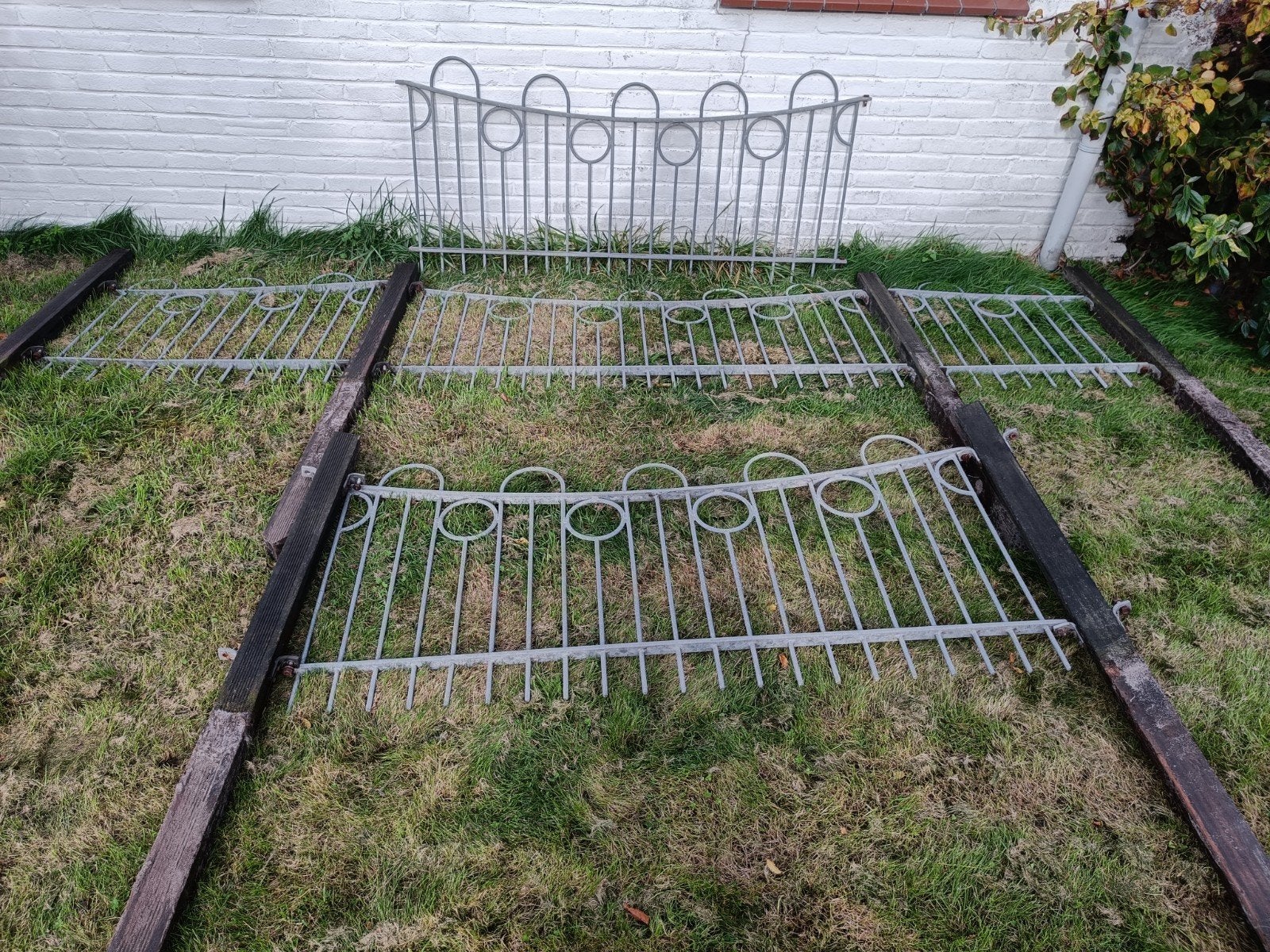 Verzinkt stalen tuinhek/hekwerk met looppoort - 7,30m lang, Ophalen, Met poort, Zo goed als nieuw, Tuinhek