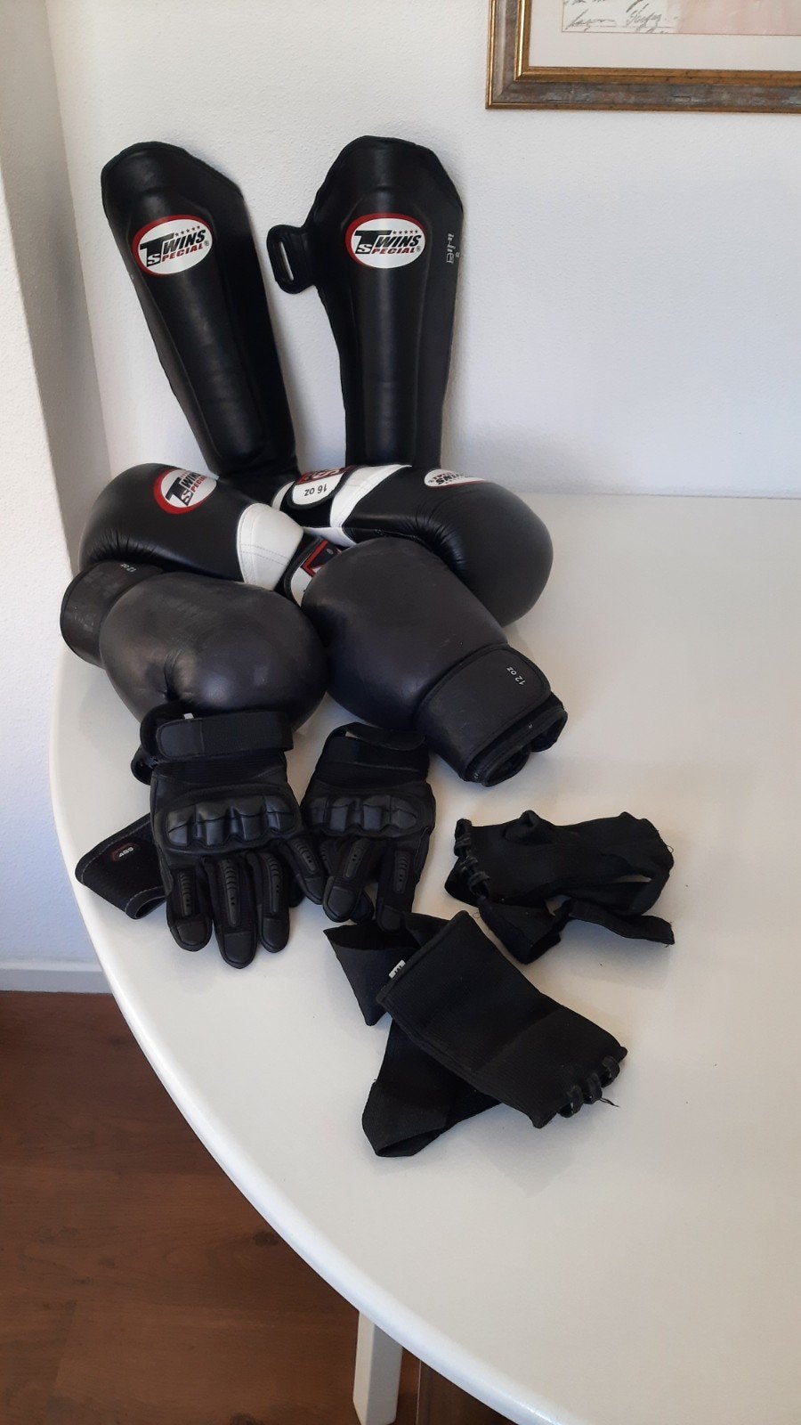 Twins Special Boks- en Vechtsportuitrusting - Zwart, Ophalen, Overige, Vechtsportbescherming, Maat L