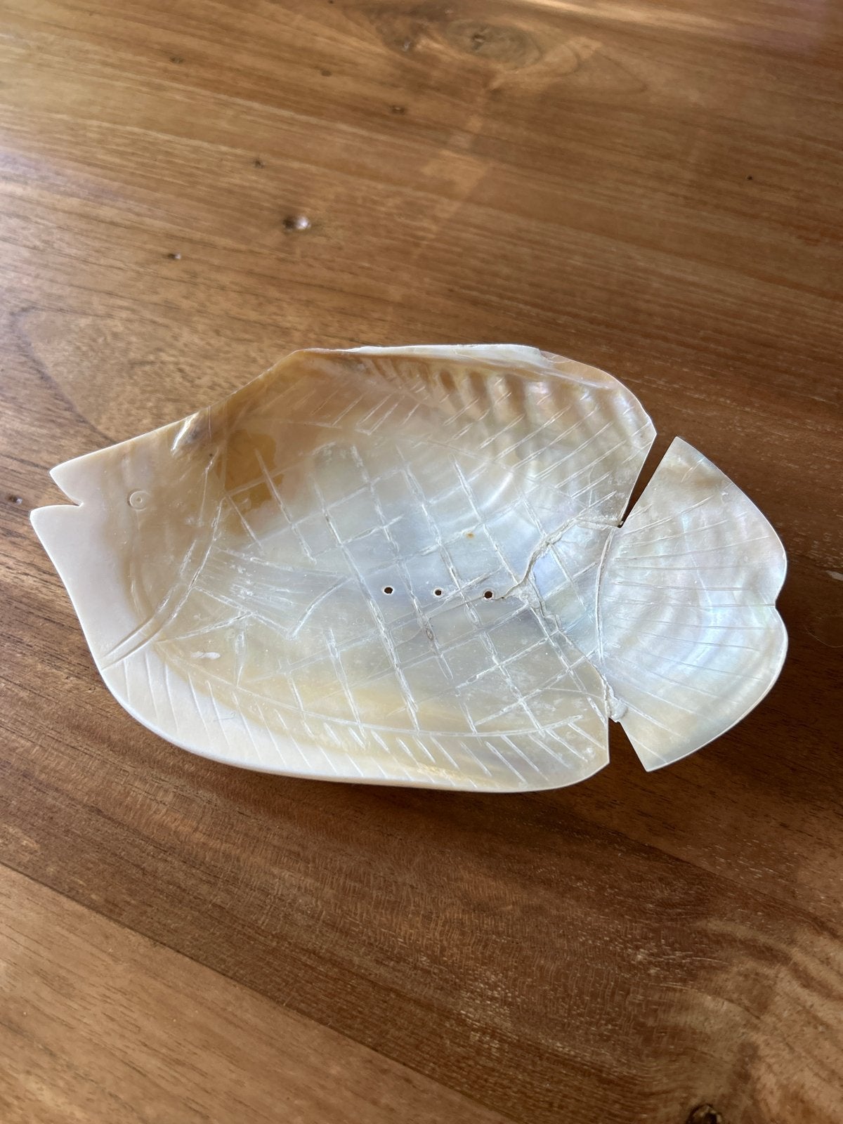 Unieke parelmoer zeepbakje in de vorm van een vis, Ophalen of Verzenden