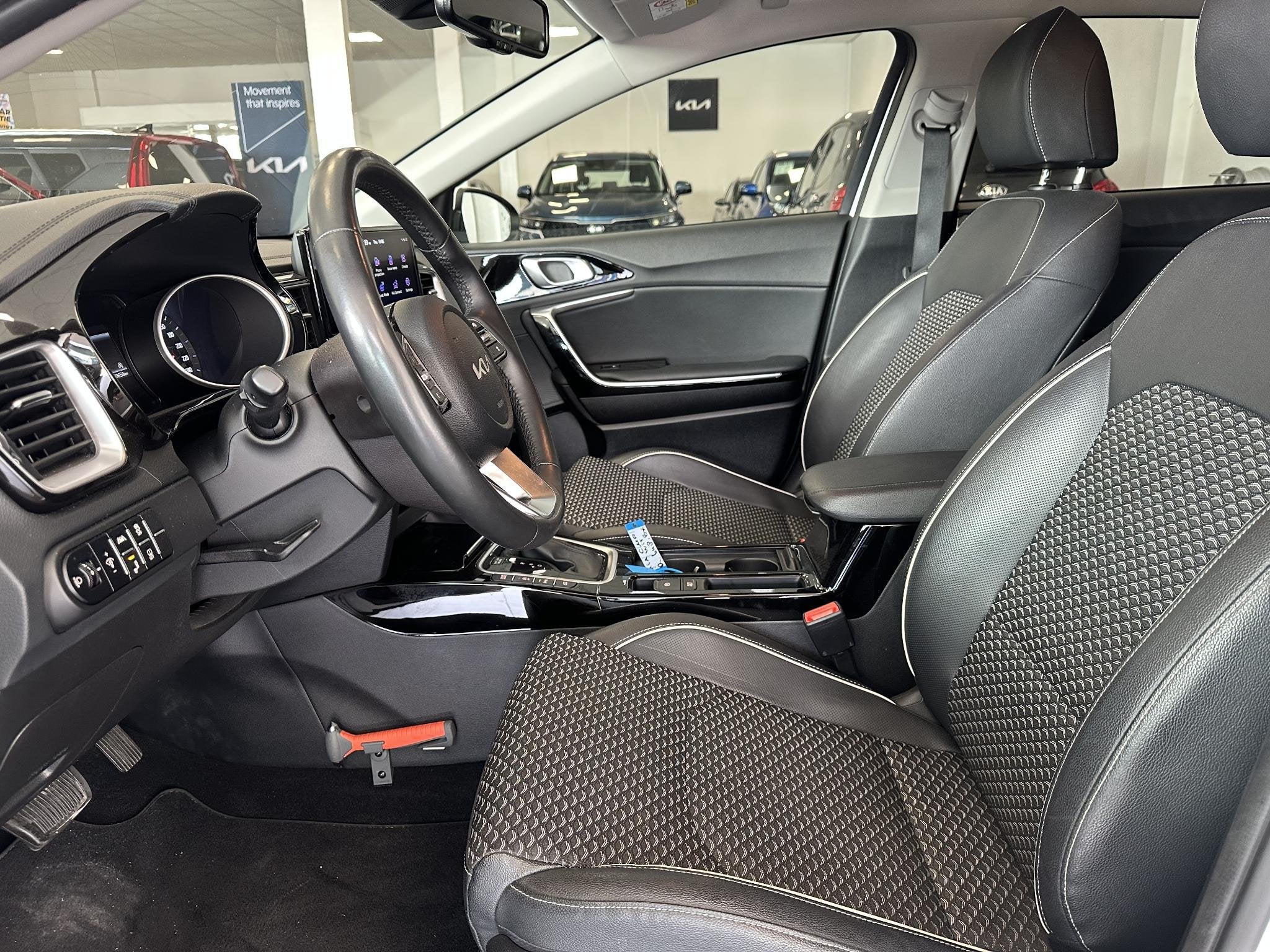 Kia Ceed 1.0 T-GDi MHEV DynamicPlusLine BTW Auto, Stuurverwa, 1272 kg, Gebruikt, Euro 6, Leder en Stof