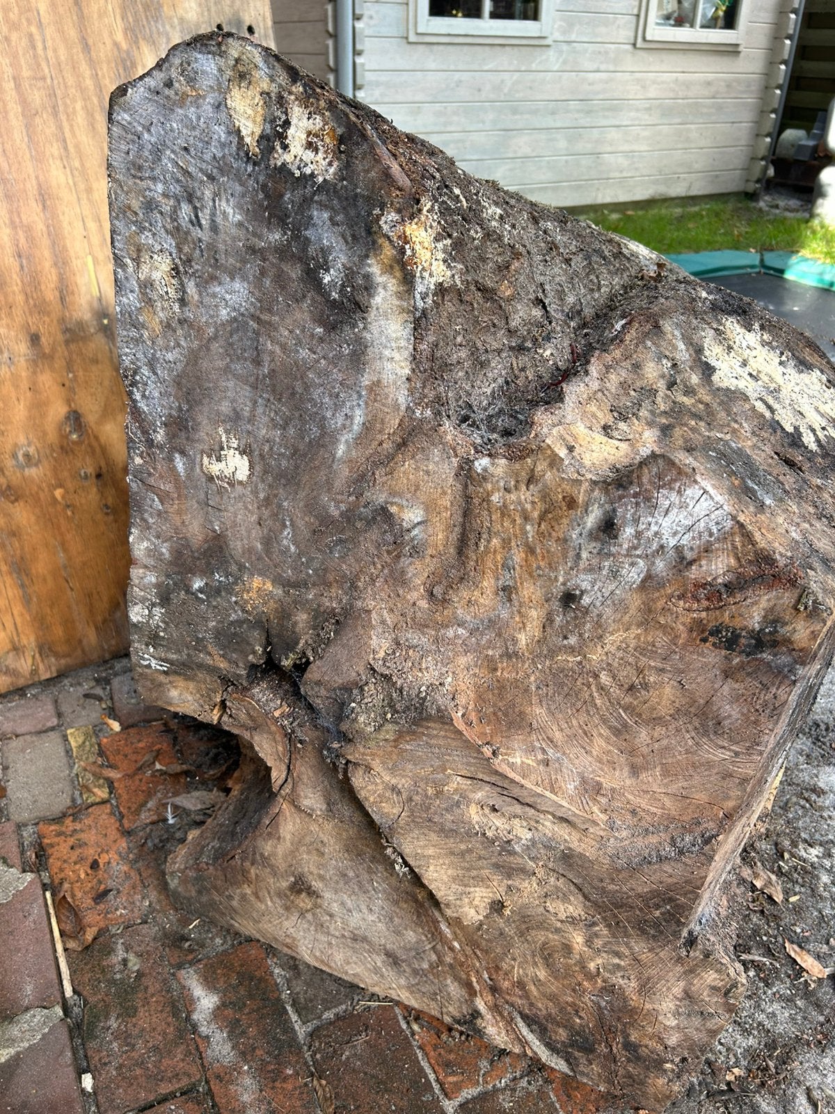 Hout blok moet nu weg, Tuin en Terras, Minder dan 3 m³, Ophalen, Stammen