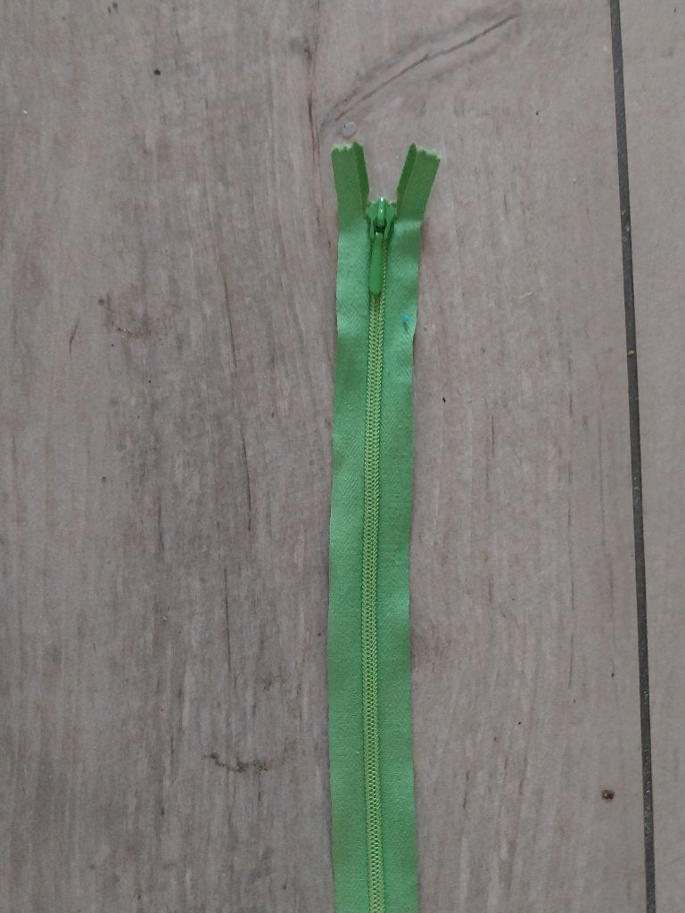 Groene rits niet deelbaar 45 cm NIEUW, Hobby en Vrije tijd, Ophalen of Verzenden, Nieuw, Rits of Sluiting