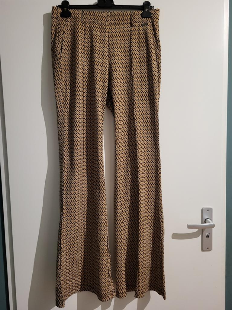Ambika, Maat 38/40 (M), Beige, Ophalen of Verzenden, Zo goed als nieuw