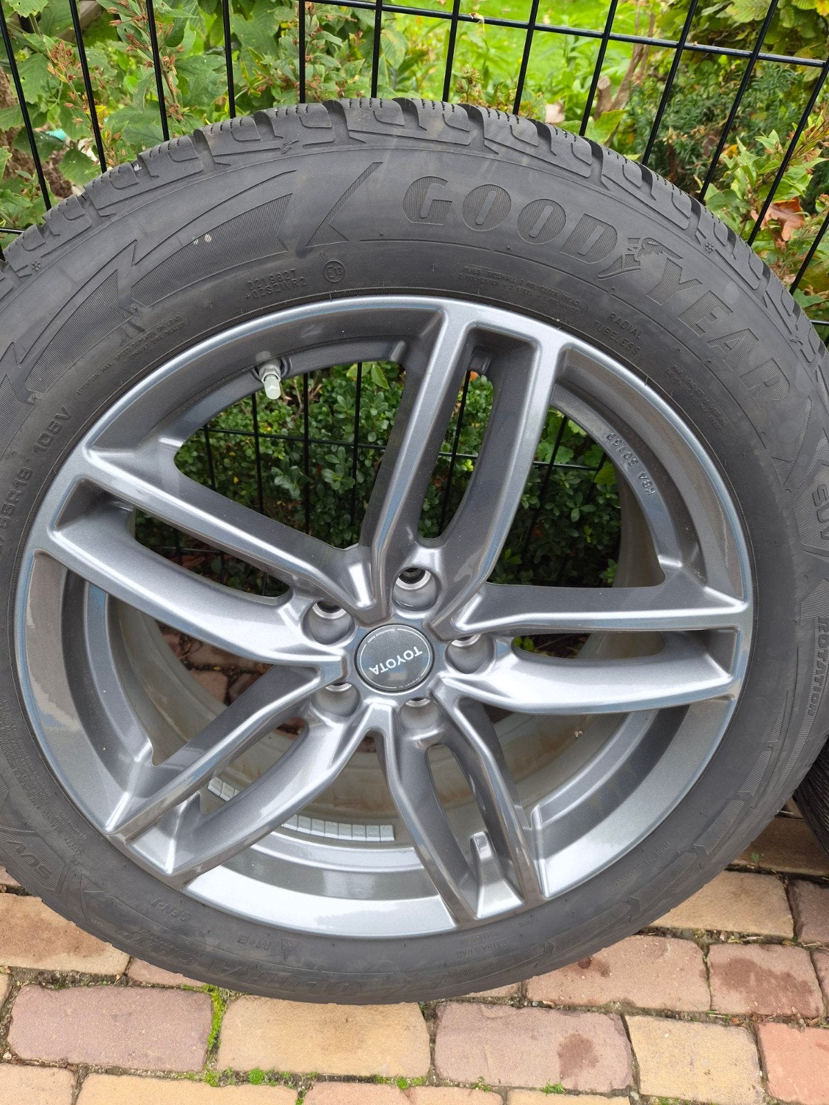 19 inch  Rav4 winterbanden Goodyear UltraGrip Performance, Gebruikt, Banden en Velgen, Winterbanden, 235 mm
