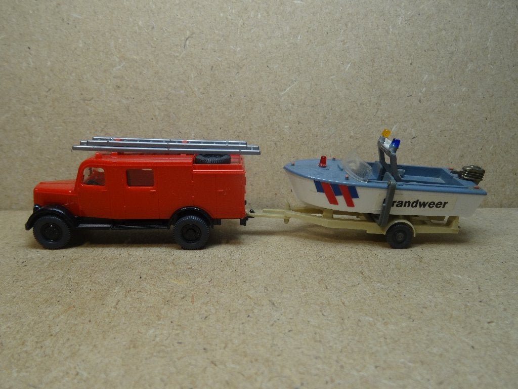 WIKING 1/87, OPEL BLITZ+BOOT BRANDWEER, Gepimpt, Zie Foto`s, Ophalen of Verzenden, Zo goed als nieuw, Bus of Vrachtwagen, Wiking