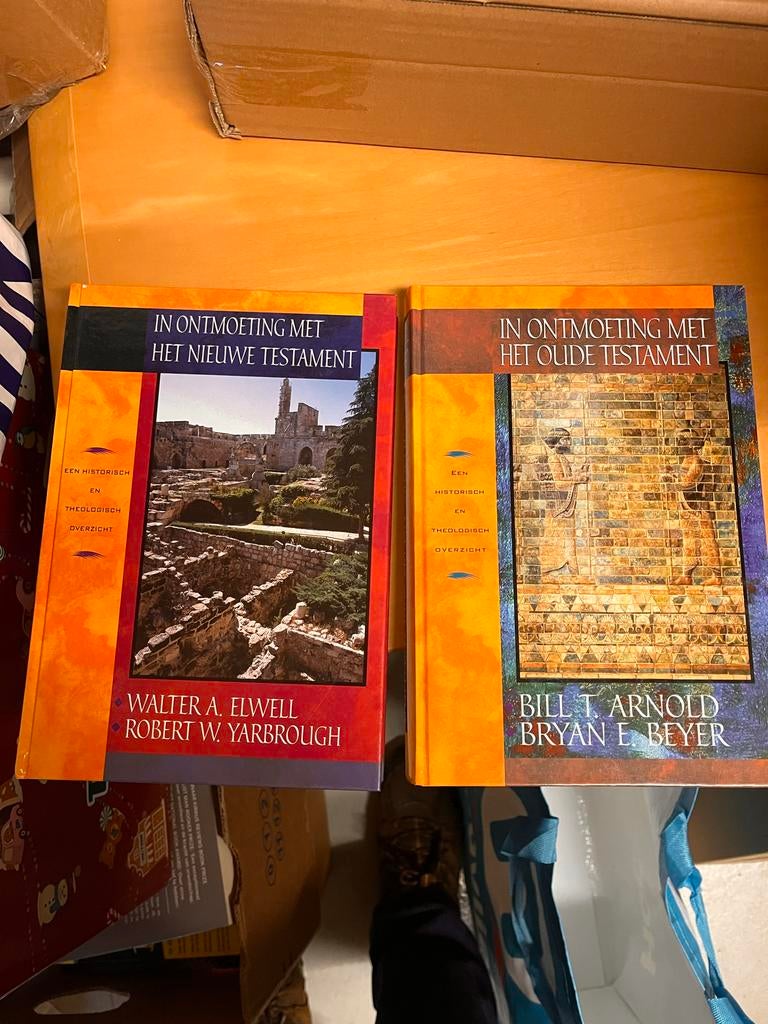 In ontmoeting met het oude en nieuwe testament boeken, Ophalen of Verzenden, Zo goed als nieuw, Christendom | Protestants