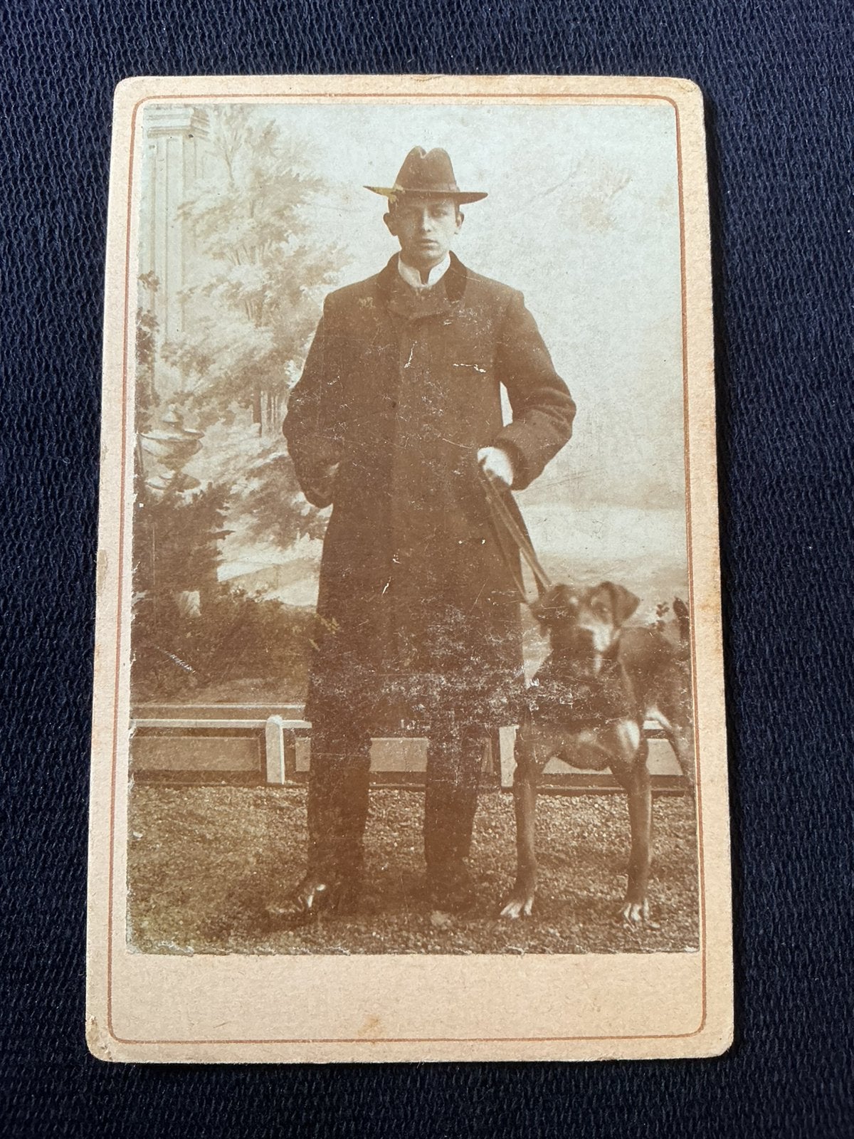 CDV, MAN MET HOND, Carte de Visite, Antieke foto, Verzamelen, Gebruikt, Foto, Ophalen of Verzenden, Voor 1940