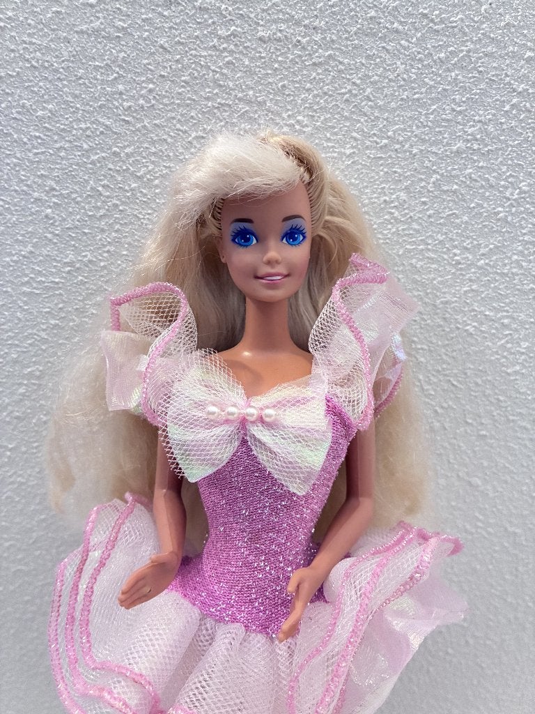 Barbie Pretty Surprise uit 1991, Ophalen of Verzenden, Gebruikt, Fashion Doll