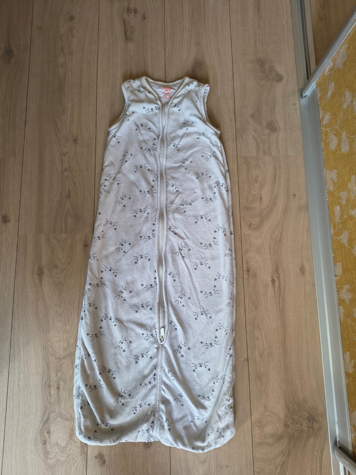 Hema winterslaapzak wit met katjes mouwloos - mt 86/104, Gebruikt, Ophalen of Verzenden, Hema, Slaapzak
