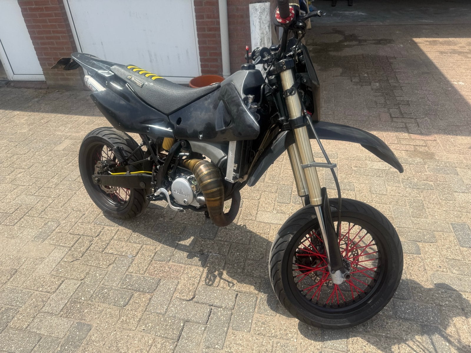 SuperMoto - Klaar voor de weg!, Ophalen