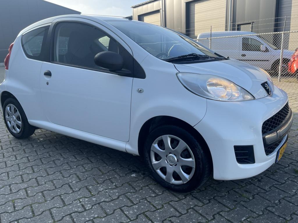 Peugeot 107 1.0 12V Airco APK: Nieuw bij aflevering, Voorwielaandrijving, Euro 5, Gebruikt, 4 stoelen