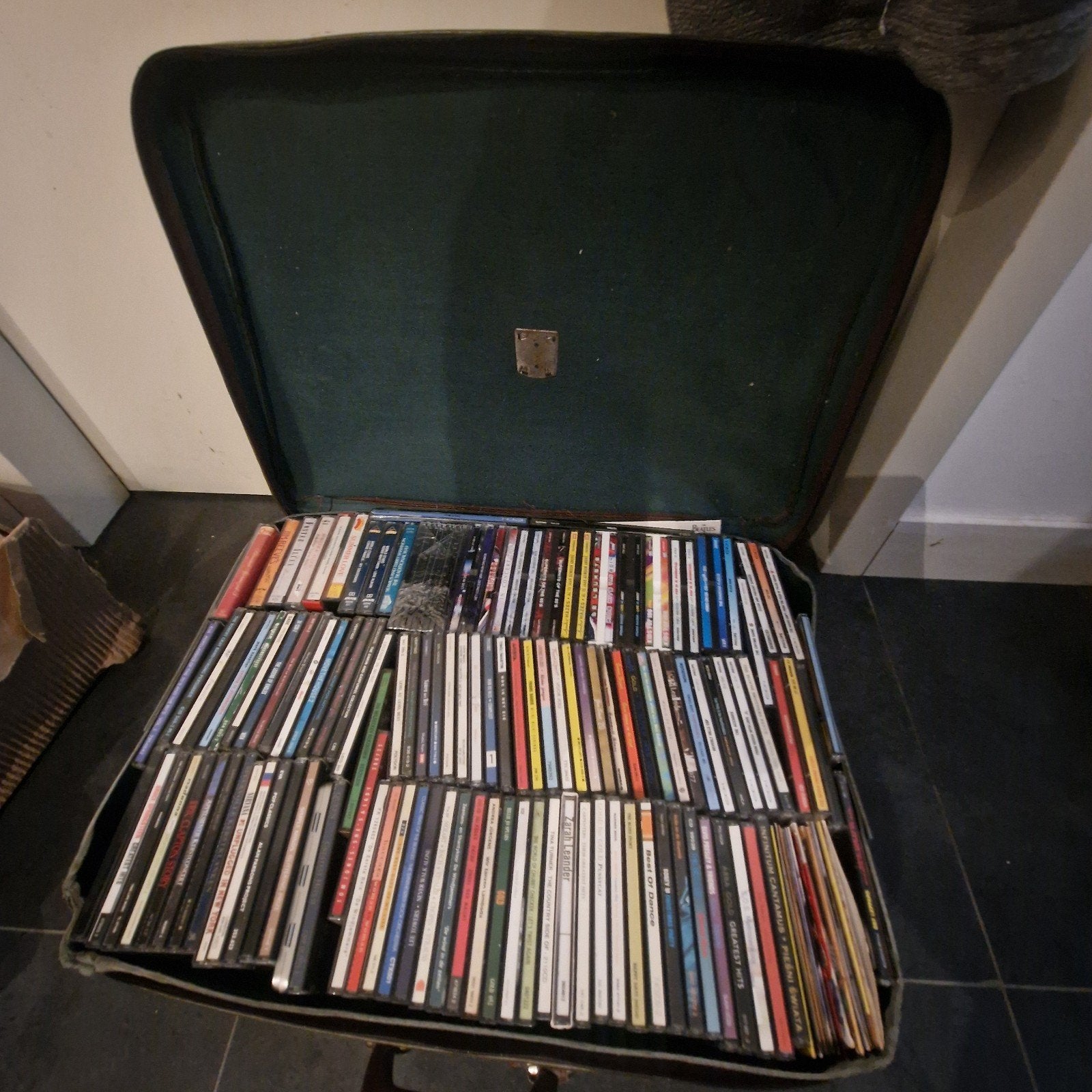 Koffer vol cd's en cassettebandjes, Cd's en Dvd's, Ophalen, Gebruikt