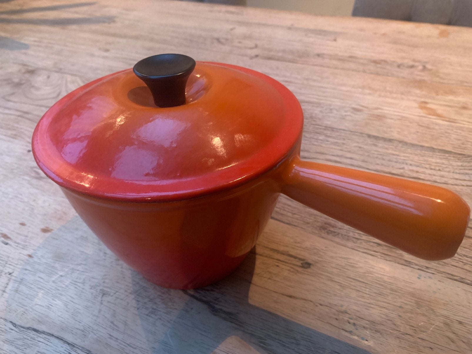 Le Creuset emaille flame orange gietijzeren steel/fonduepan, Ophalen of Verzenden, Zo goed als nieuw, Gietijzer