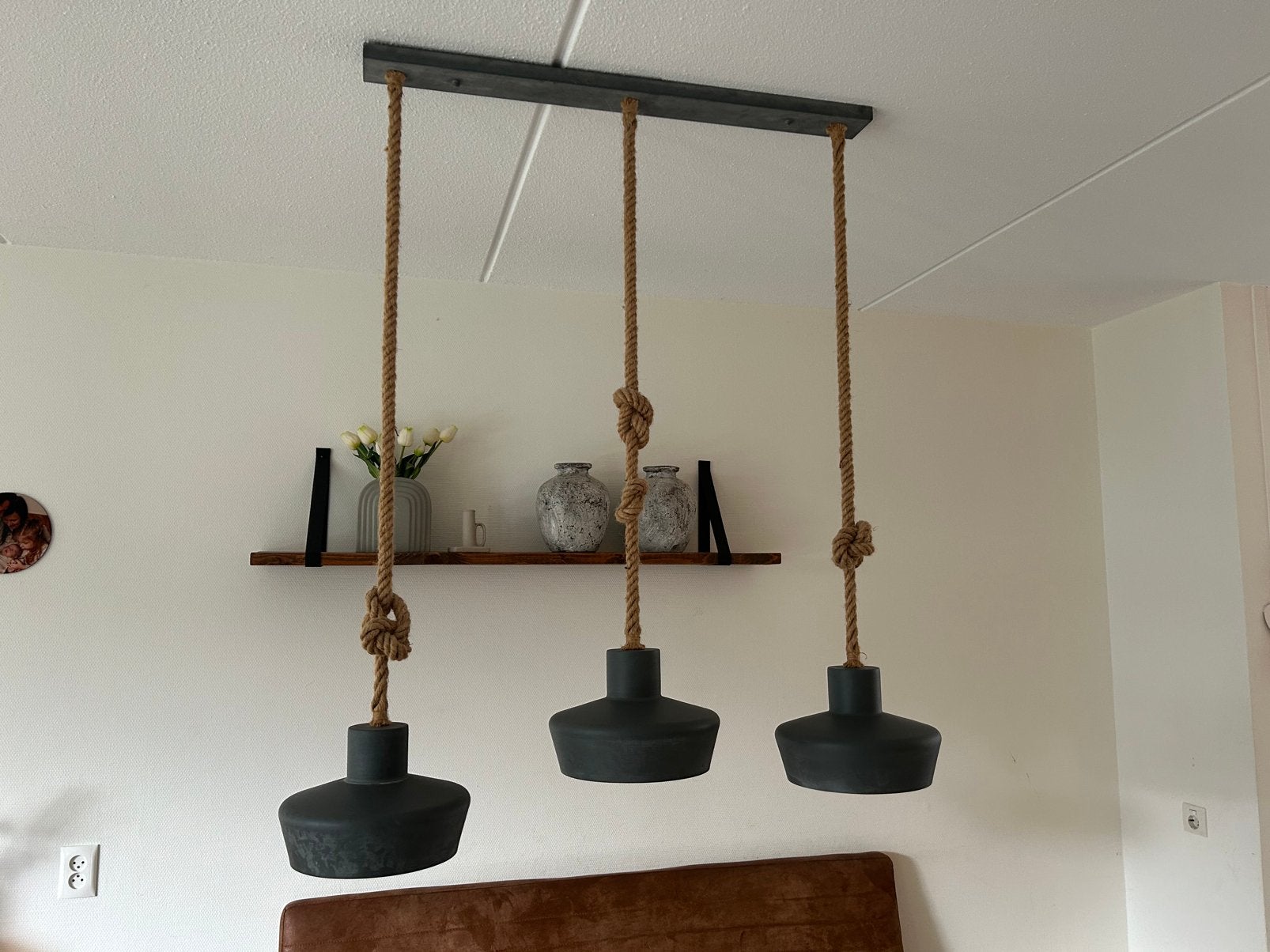 3 hanglampen met betonlook en hout, Ophalen, Zo goed als nieuw, E27 (groot)