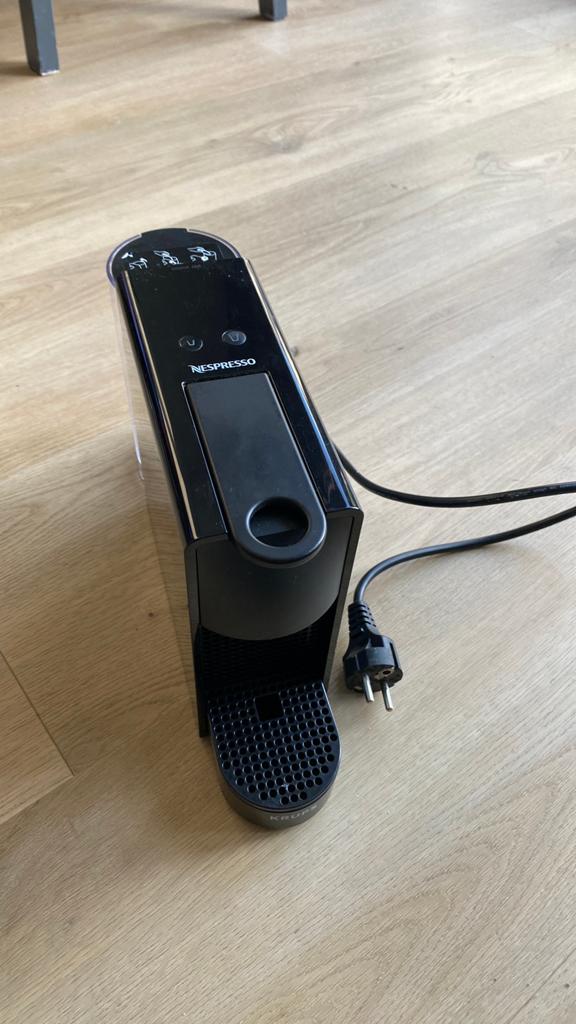 Krups Nespresso apparaat zwart, Witgoed en Apparatuur, Koffiezetapparaten, Gebruikt, Espresso apparaat, Ophalen of Verzenden, 2 tot 4 kopjes
