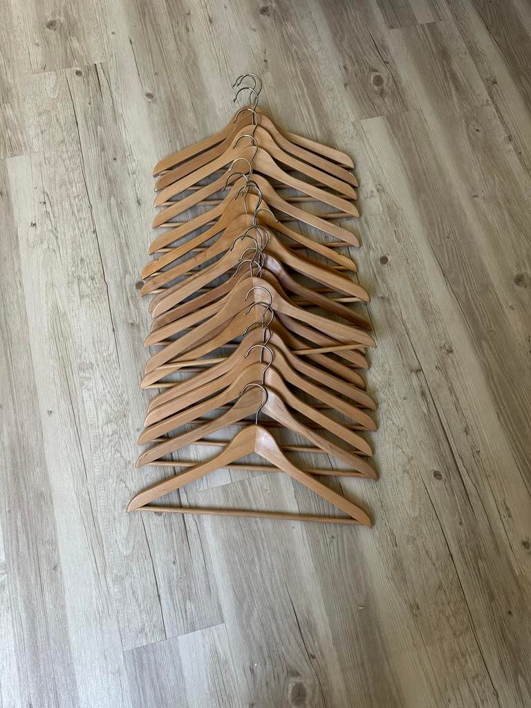 Klerenhangers ikea 20 stuks, Ophalen of Verzenden, Zo goed als nieuw, Hout, Volwassenen