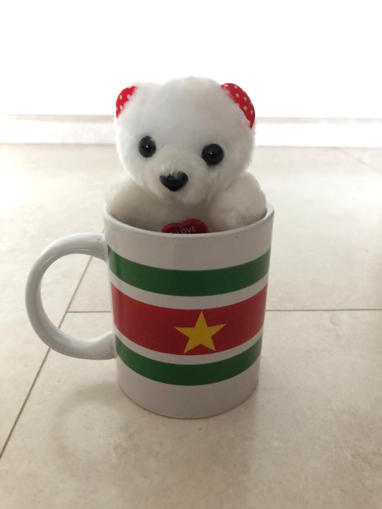 Mok met Surinaamse vlag met knuffeltje/beertje "I love you", Huis en Inrichting, Overige materialen, Nieuw, Ophalen of Verzenden