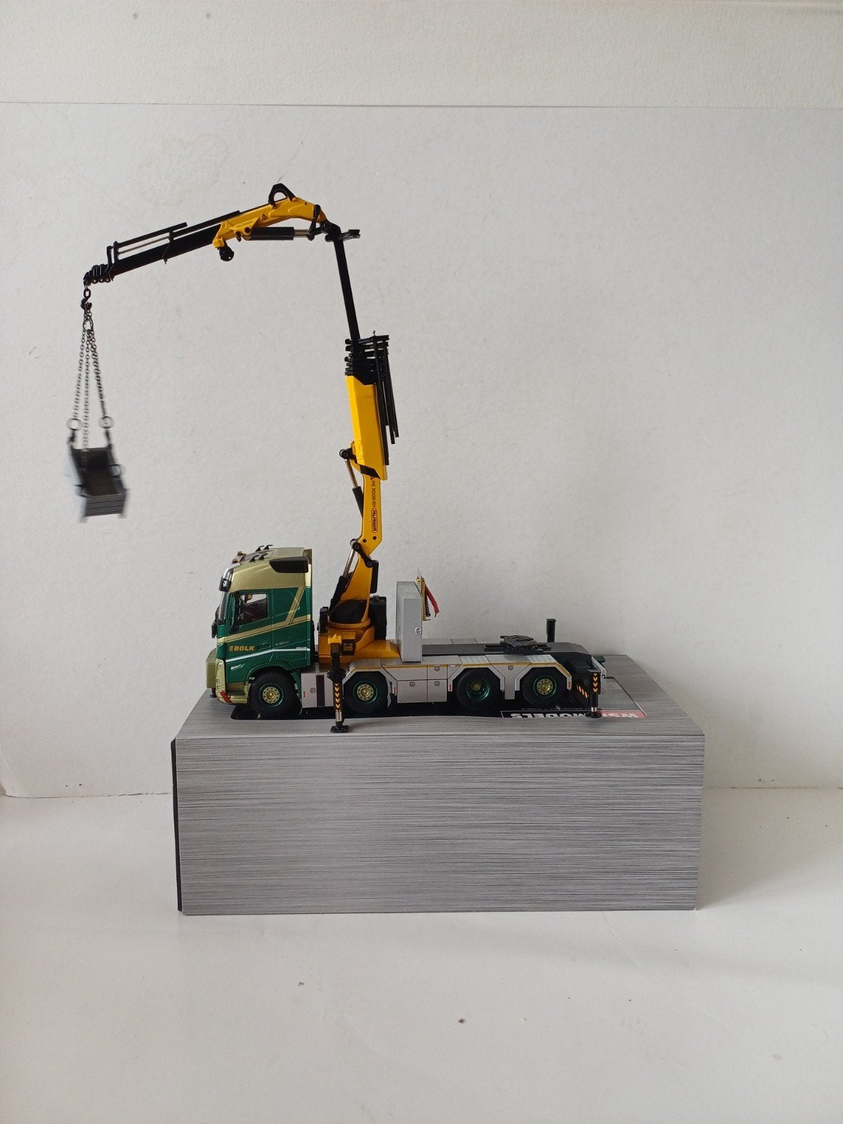 Volvo FH5 Globetrotter 8 x 2 Tag Axle + Palfinger Jib van Bo, Hobby en Vrije tijd, Modelauto's | 1:50, Ophalen of Verzenden, Bus of Vrachtwagen