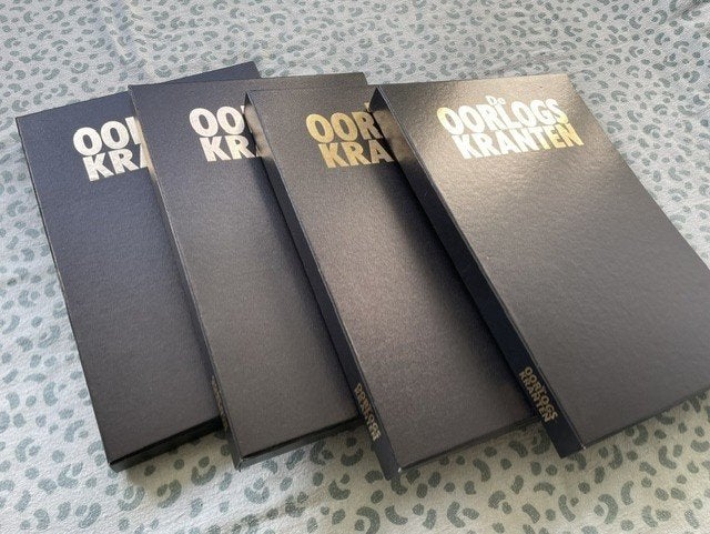 De Oorlogskranten (deel 1 t/m 65 in vier verzamelbanden), Boeken, Ophalen, Zo goed als nieuw, Krant