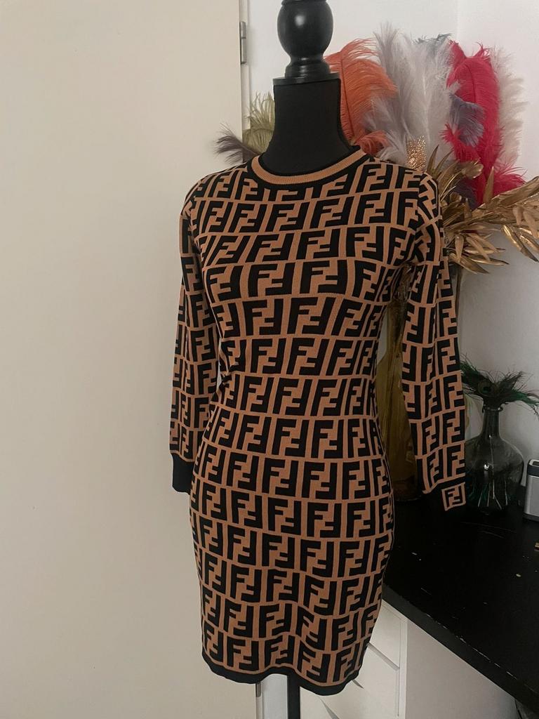 Mooie spring fendi jurk mt M/L, Ophalen of Verzenden, Nieuw, Maat 38/40 (M), Onder de knie