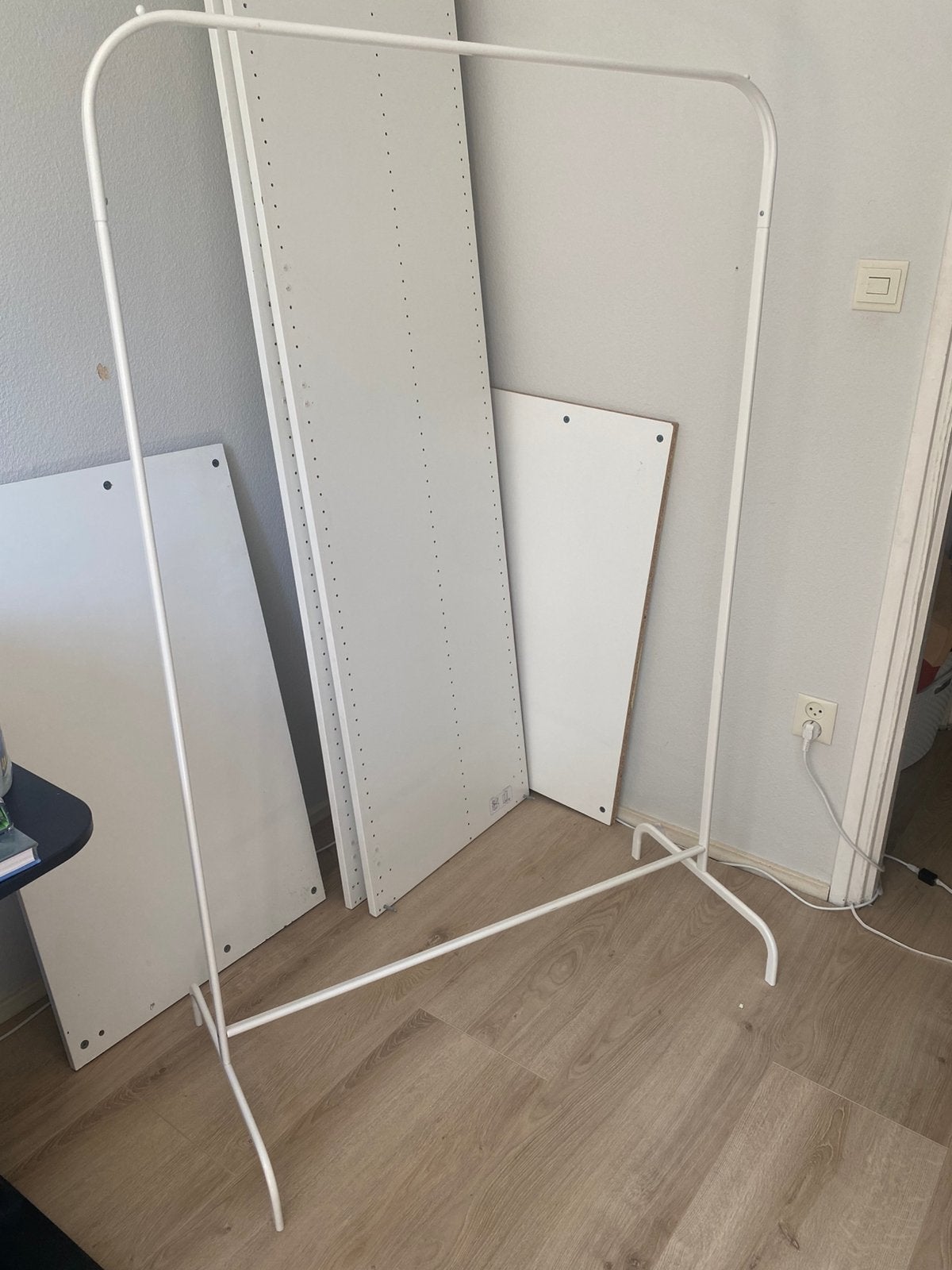 Kledingrek ikea, Ophalen
