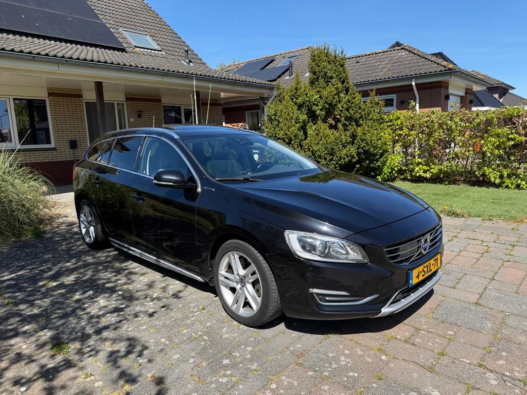 Volvo V60 D6 diesel elektrisch - export - vol opties - NAP, Auto's, Volvo, Particulier, V60, Achteruitrijcamera, Adaptieve lichten
