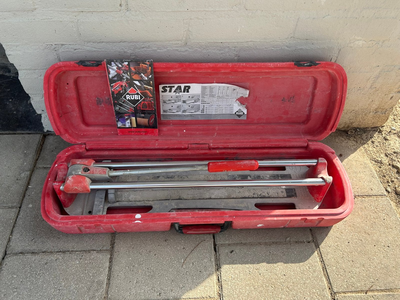Tegelsnijder Rubi, Ophalen, Gebruikt