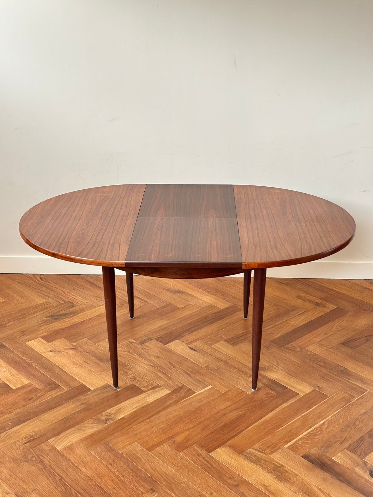Vintage eettafel rond ovaal Deens pallisander jaren 50/60/70, Huis en Inrichting, Tafels | Eettafels, Ophalen, Gebruikt, 100 tot 150 cm