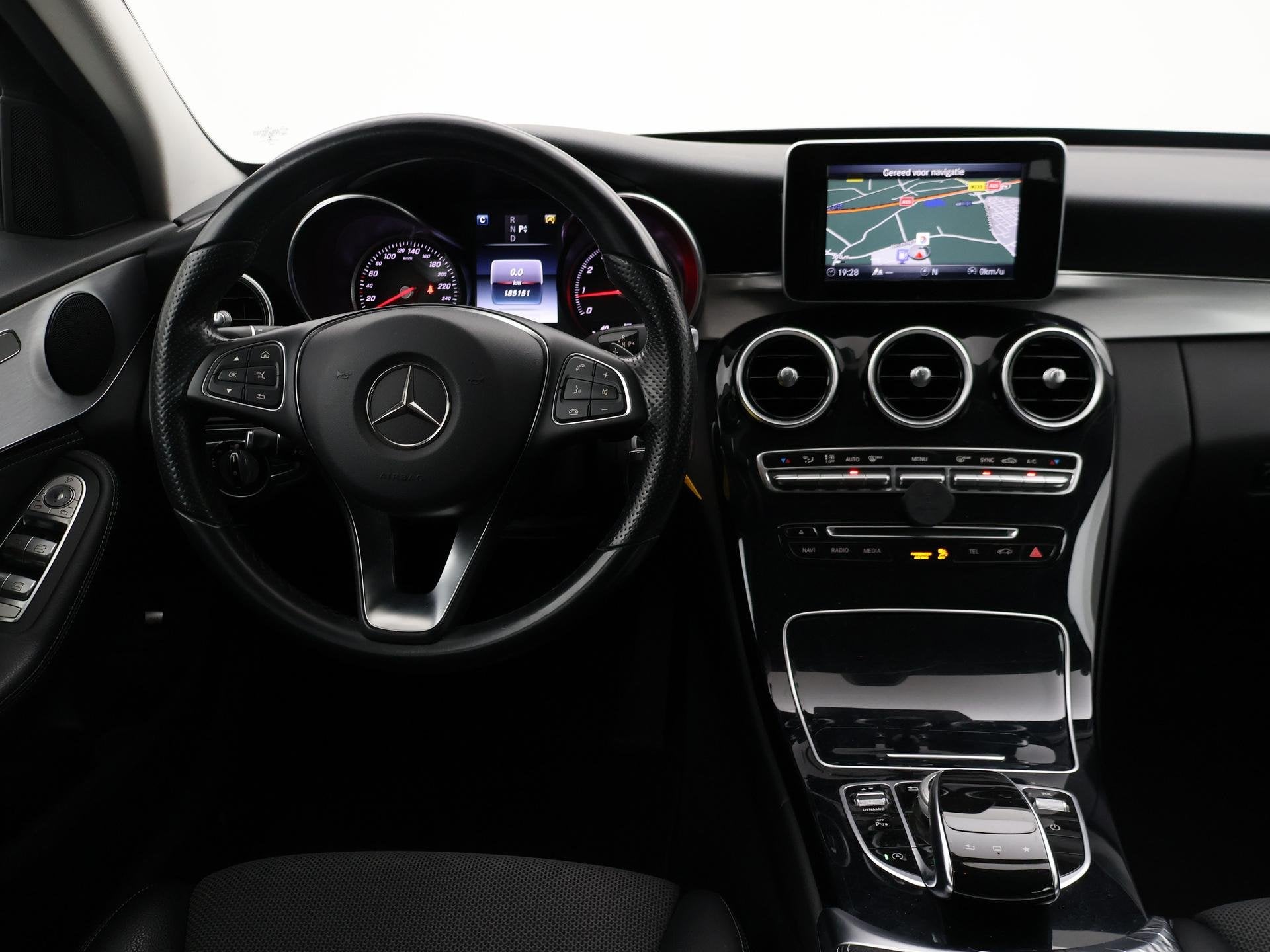 Mercedes-Benz C-klasse Estate 180 AMBITION + LED | TREKHAAK, Auto's, Mercedes-Benz, Automaat, Achterwielaandrijving, 1595 cc, 750 kg