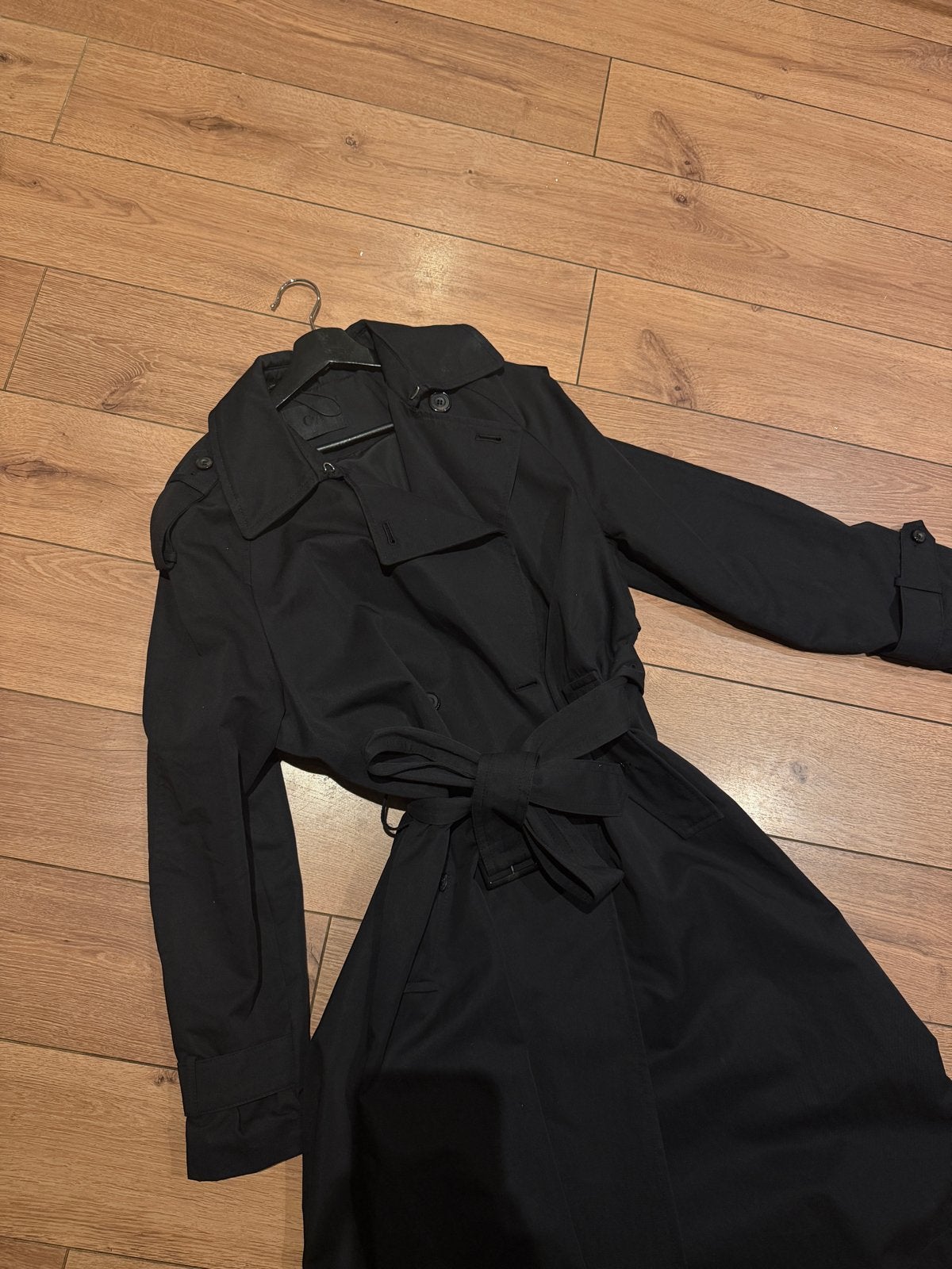 Zwarte trenchcoat met ceintuur, Ophalen of Verzenden, Zo goed als nieuw, Maat 38/40 (M), Zwart